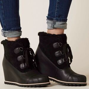 Ugg Alasdair Leather Wedge Bootie Size 8 A1